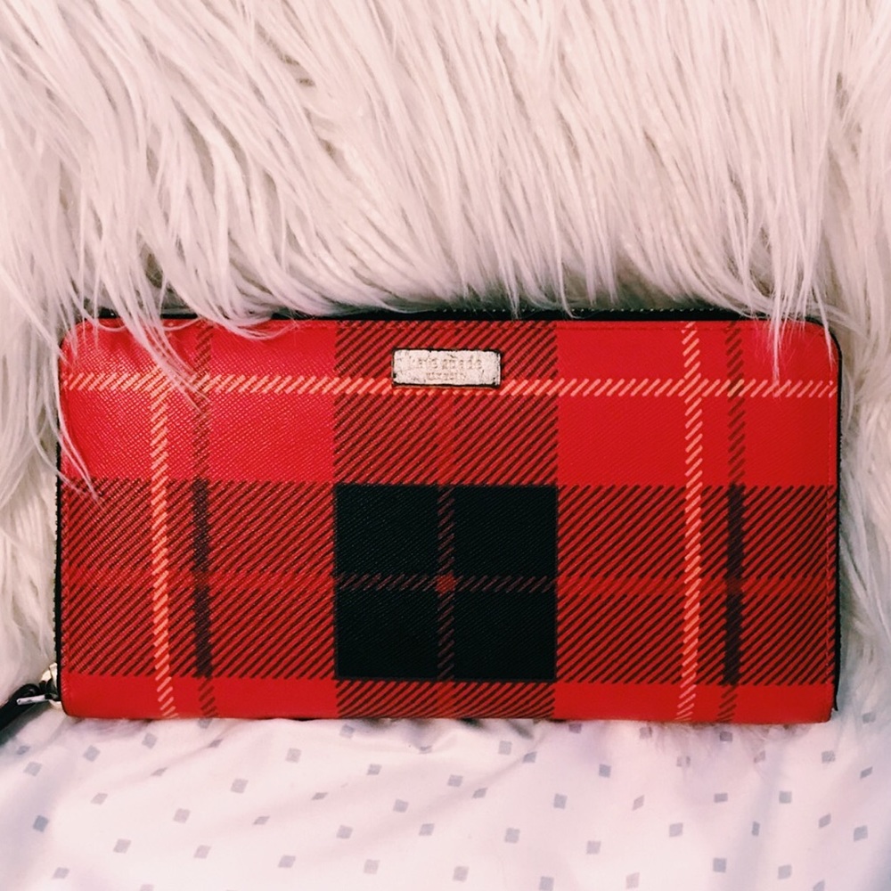 KATE SPADE zip up wallet ♠️